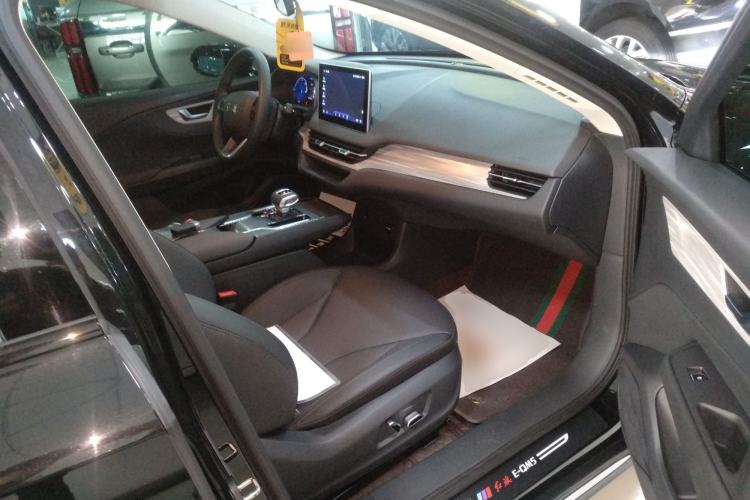 Used Hongqi E-QM5 2024 610 km PLUS
