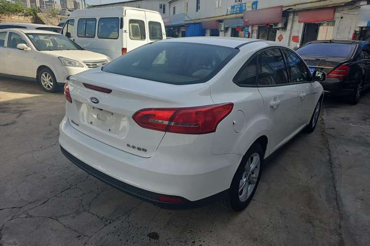 Used Ford Focus 2018 Sedan Classic 1.6L Automatic Comfort Plus Smart Drive Version
