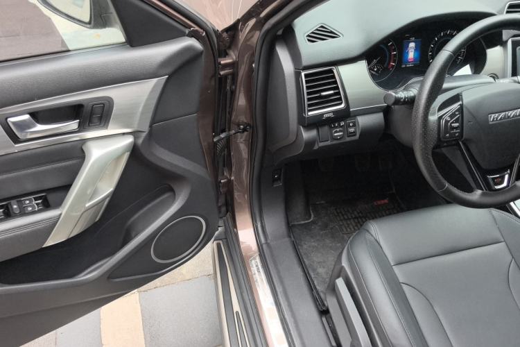 Used Haval H2 2017 Red-Label 1.5T Manual Two-Wheel Drive Luxury Model
