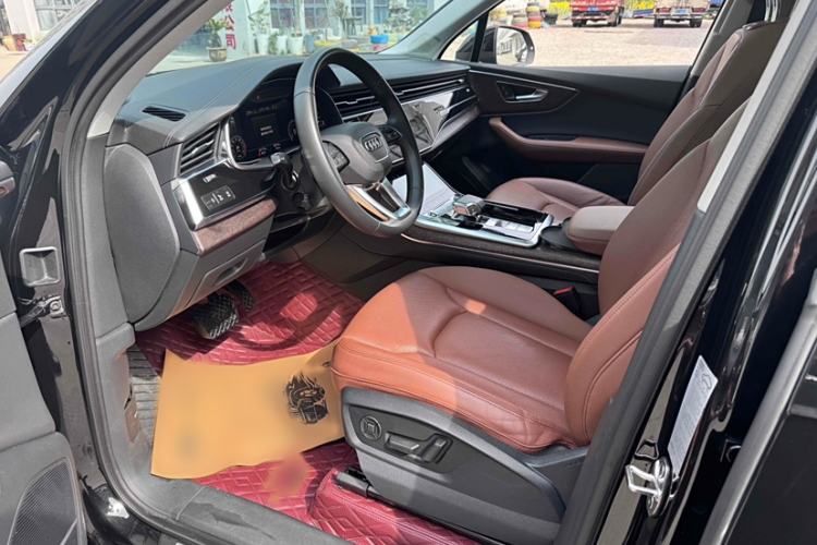 Used Audi Q7 2022 55 TFSI quattro S line Sport model
