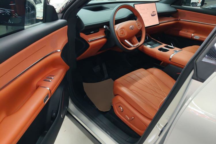 Used  Q07 2025 215 Flagship Edition
