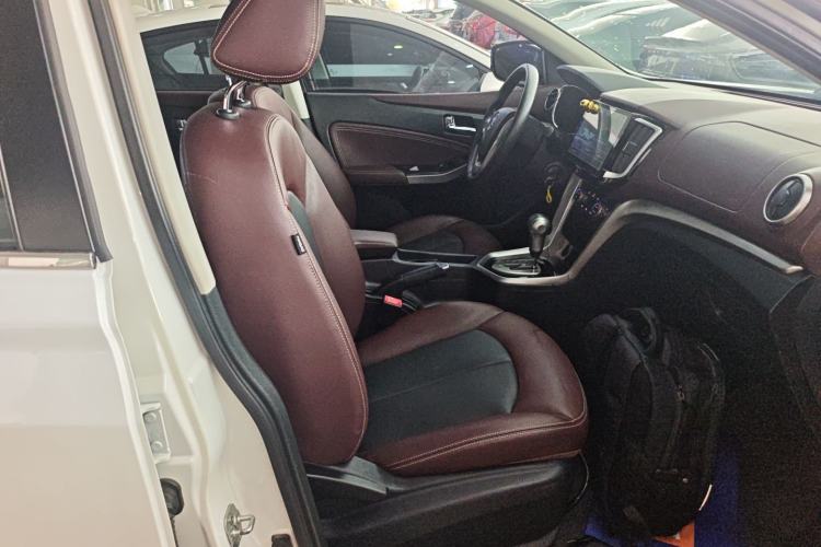 Used Venucia T70X 2016 2.0L CVT SmartFun Sport Edition