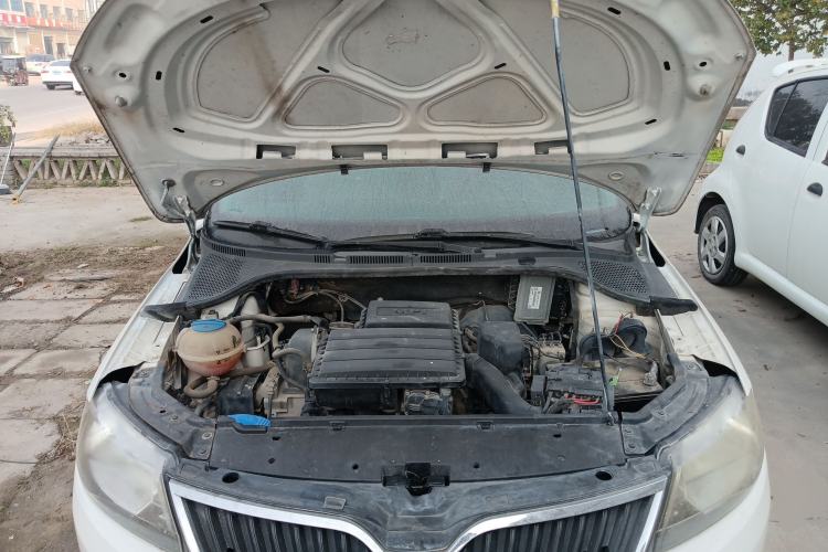 Used Skoda Rapid 2015 1.4L Manual Smart Selection Model
