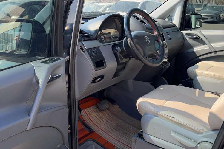 Used Mercedes-Benz Vito 2011 2.5L 7-seater executive version