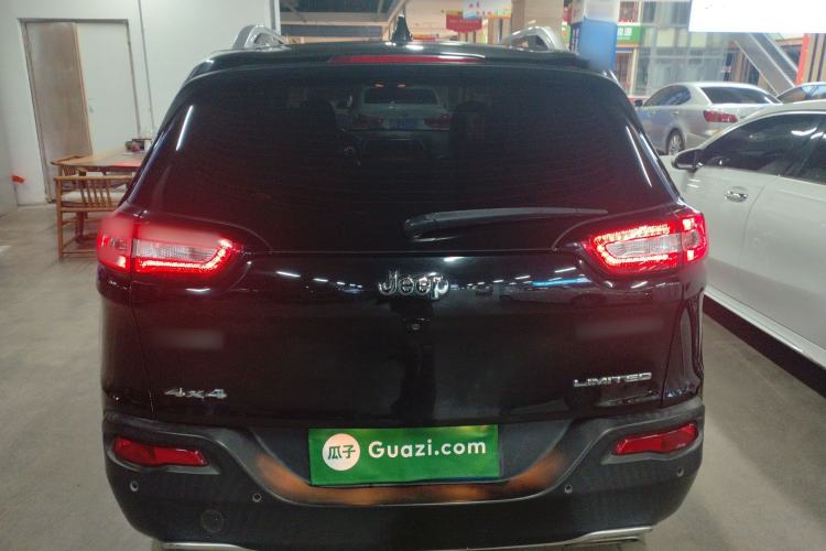 Used  Cherokee 2016 2.4L Superior Edition