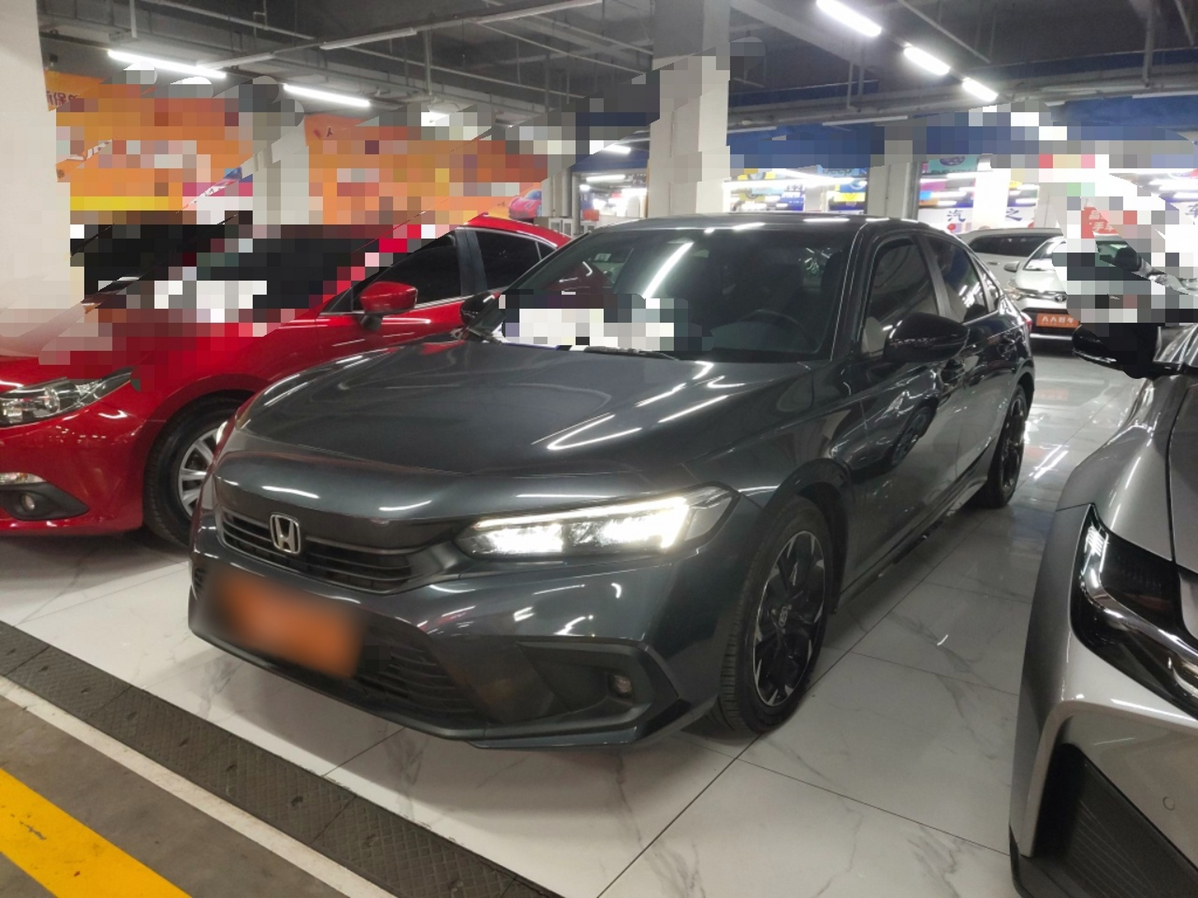 Под передней частью автомобиля