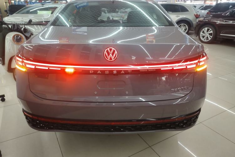 Used Volkswagen Passat 2025 Pro 380TSI Starry Dragon Luxury Edition

