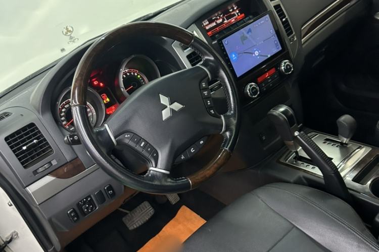 Used Mitsubishi Pajero 2018 V87 3.8L 3-Door GLS U.S.-Spec Model