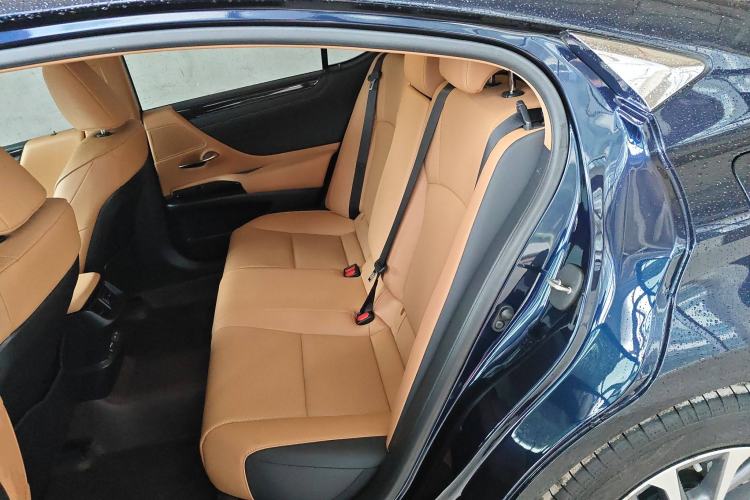 Used Lexus ES 2023 200 Excellence Edition
