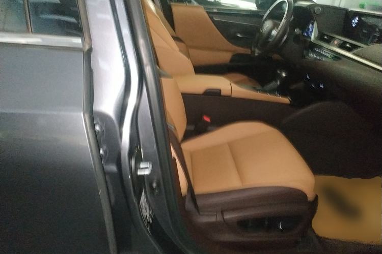 Used Lexus ES 2020 200 Excellence Edition
