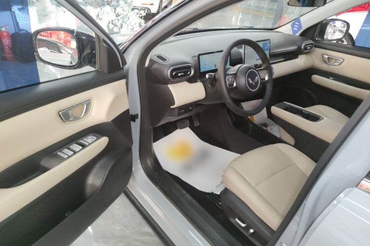 Used Wuling Bingo PLUS 2024 330 km Range Five-Seater Version
