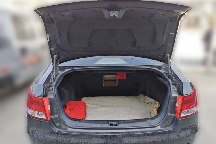 Used Geely Auto EC8 2015 2.0L Automatic Prestige Model
