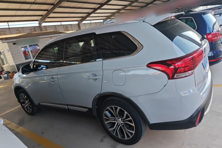 Used Mitsubishi Outlander 2017 2.0L Two-Wheel Drive Glory Edition 5 Seats
