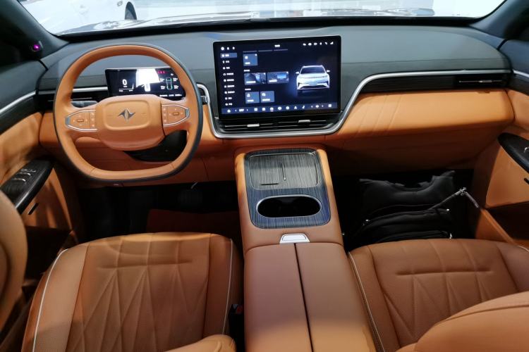 Used  eπ008 2025 210Max Range-Extended Version 5 Seats