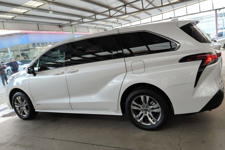 Used Toyota Sienna 2024 2.5L Hybrid Comfort Edition
