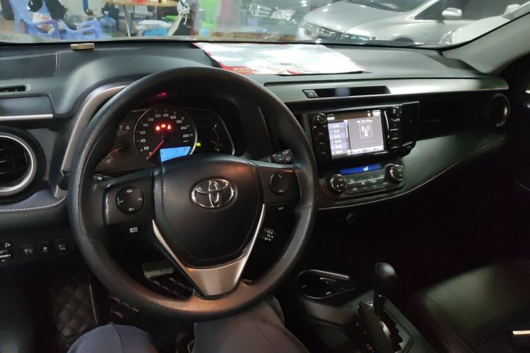 Used Toyota RAV4 2019 2.0L CVT Two-Wheel Drive Luxury Version China VI Standard