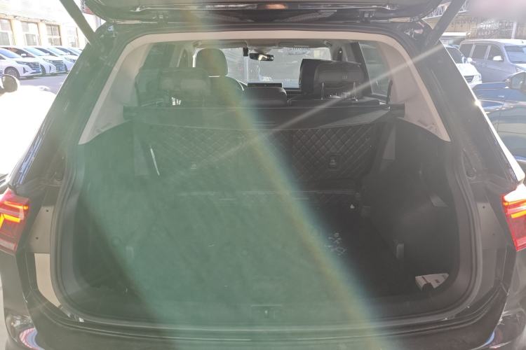 Used Volkswagen Tiguan L 2023 330TSI Automatic Two-Wheel Drive R-Line Enjoyment Edition
