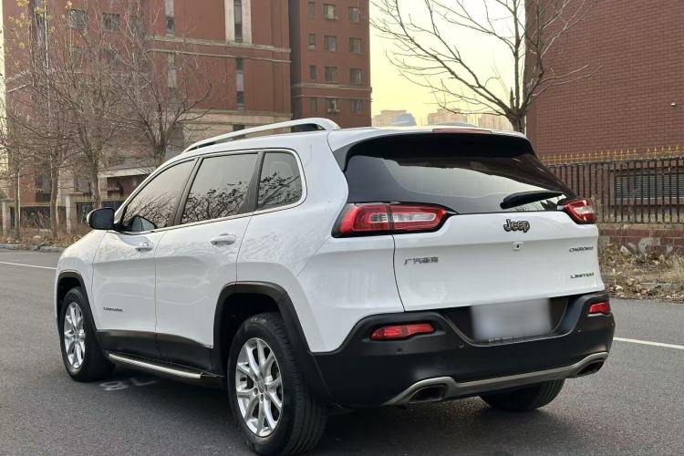 Used  Cherokee 2017 2.4L Leading Edition
