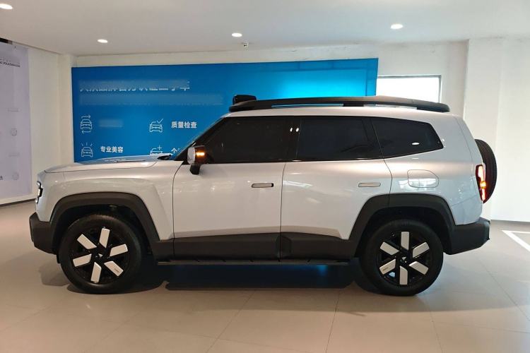 Used  G318 2024 Four-Wheel-Drive Air Suspension Model
