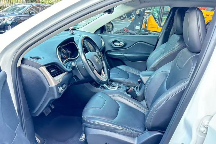 Used  Cherokee 2016 2.0L Superior Edition
