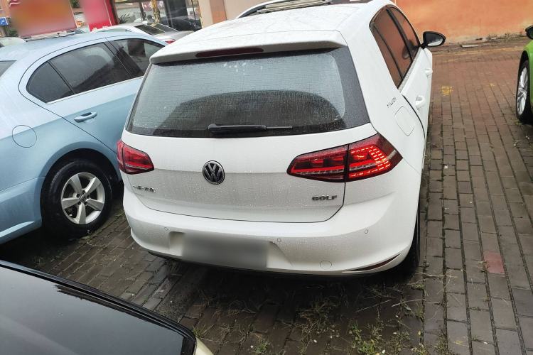 Used Volkswagen Golf 2017 1.6L Automatic Comfort Million-Vehicle Anniversary Edition
