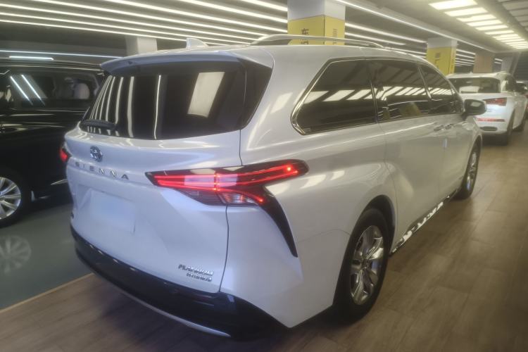 Used Toyota Sienna 2021 2.5L Hybrid Platinum Edition