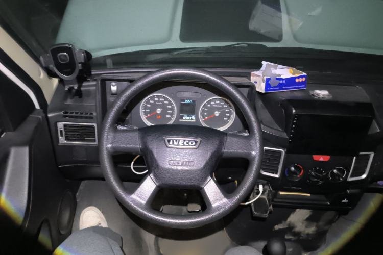 Used Iveco Daily 2017 2.5T A35 Passenger Van 5-7 Seats Model 47Z5
