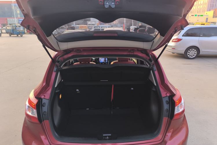 Used Nissan Tiida 2021 1.6L CVT Cool Edition
