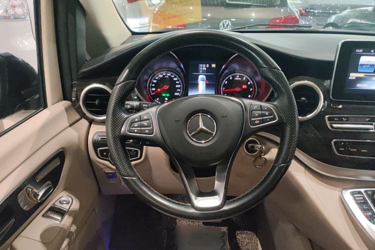 Used Mercedes-Benz V-Class 2017 V 260 Avantgarde Edition
