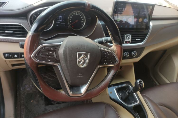 Used Baojun 730 2017 1.5T Manual Fashion Version 7 Seats China V Emission Standard
