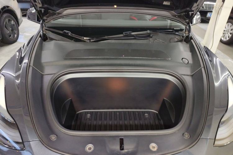 Used Tesla Model Y 2024 Long-Range All-Wheel-Drive Version
