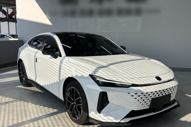 Used Changan UNI-V iDD 2024 Blue Whale Smart Electric iDD 136km Luxury Model
