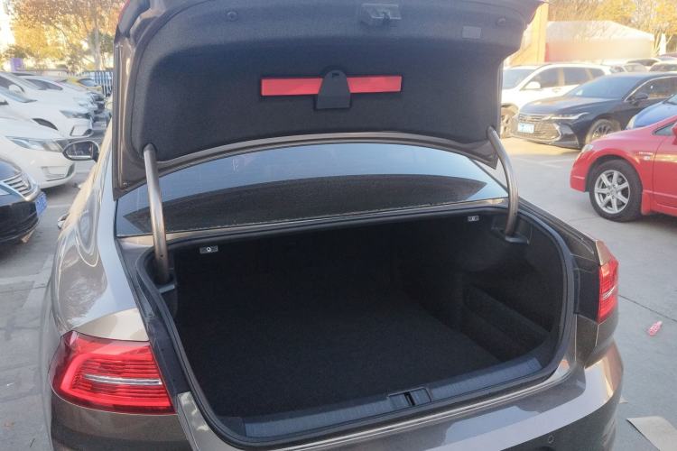 Used Volkswagen Magotan 2018 Facelift 330TSI DSG Luxury Model
