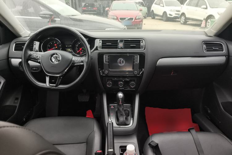 Used Volkswagen Sagitar 2017 230TSI Automatic Comfort Version
