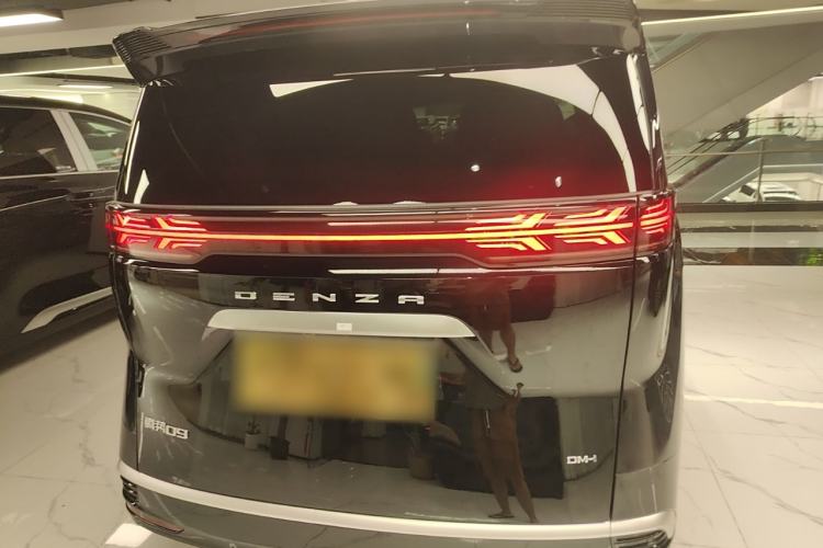 Used Denza D9 2024 DM-i 1050 Luxury Model
