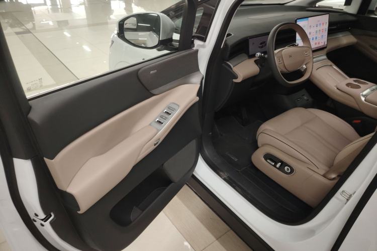 Used XPeng X9 2025 740 Ultra-Long Range Max