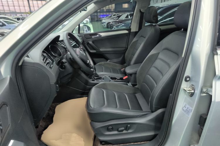 Used Volkswagen Tiguan L 2019 Updated Version 330TSI Automatic Two-Wheel Drive Panoramic Comfort Edition China VI Standard