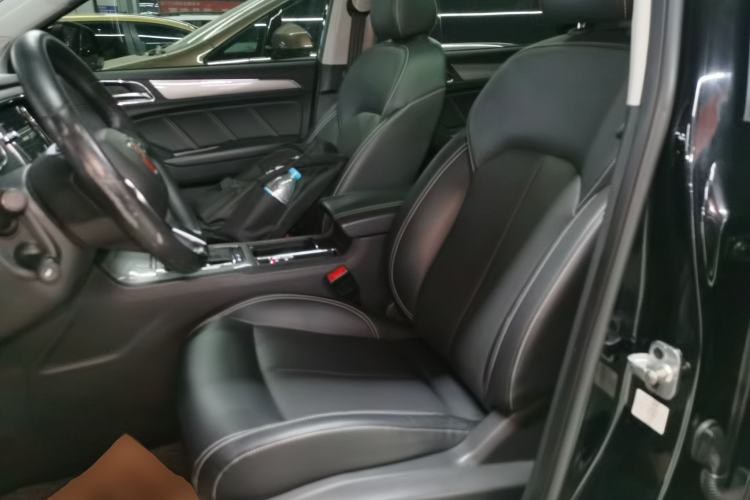 Used Roewe RX5 2016 20T Two-Wheel Drive Automatic Internet Smart Edition
