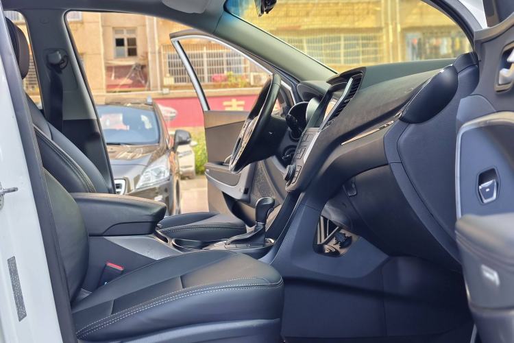 Used Hyundai Santa Fe 2013 2.4L Automatic 2WD Comfort Edition
