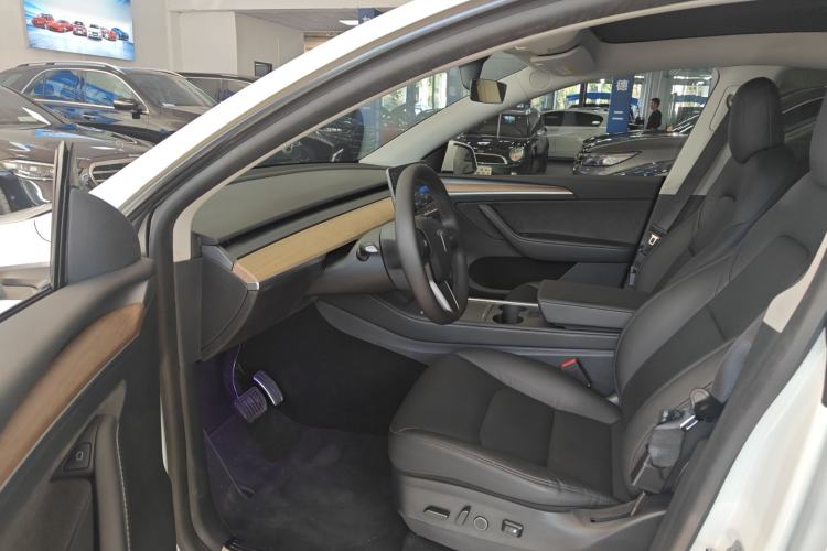 Used Tesla Model Y 2021 Long-Range All-Wheel-Drive Version
