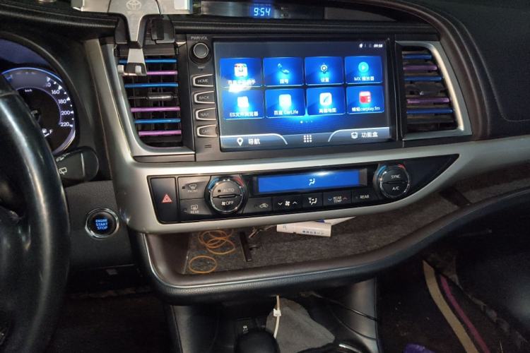 Used Toyota Highlander 2018 2.0T Two-Wheel-Drive Luxury Edition 7 Seats Emission Standard China V
