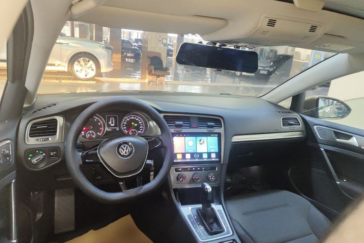 Used Volkswagen Golf 2016 230TSI Automatic Comfort Version
