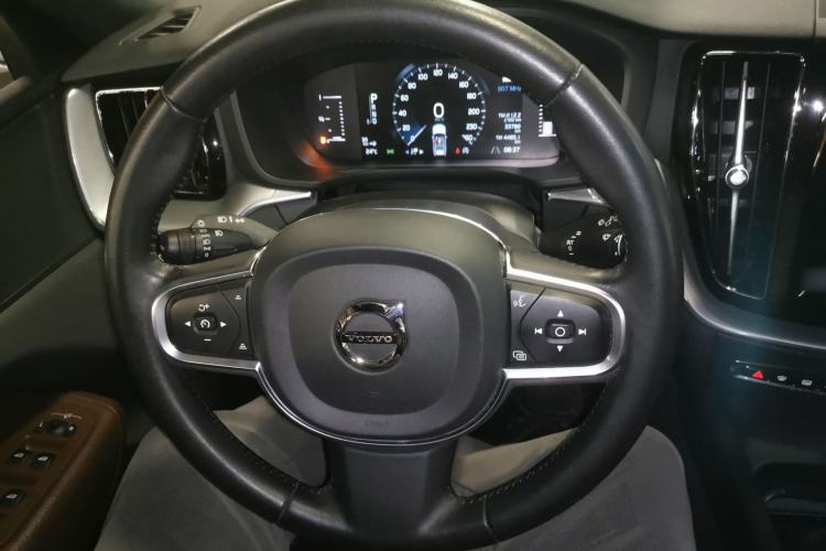 Used Volvo XC60 2021 T5 4x4 Smart Luxury Edition