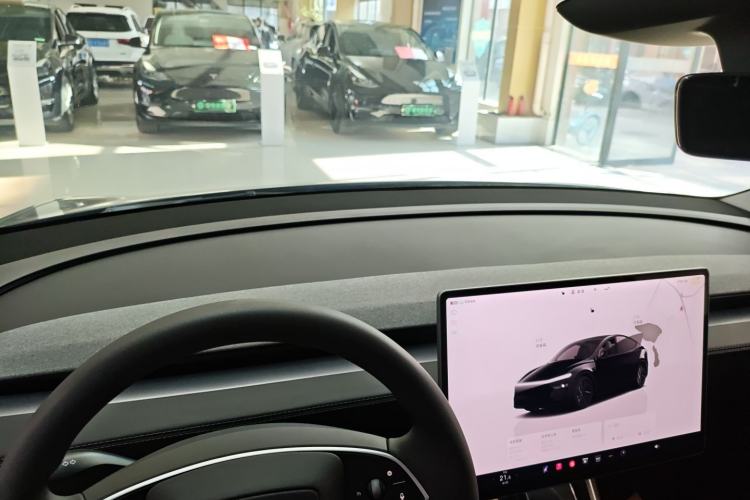 Used Tesla Model Y 2025 Rear-Wheel-Drive Version