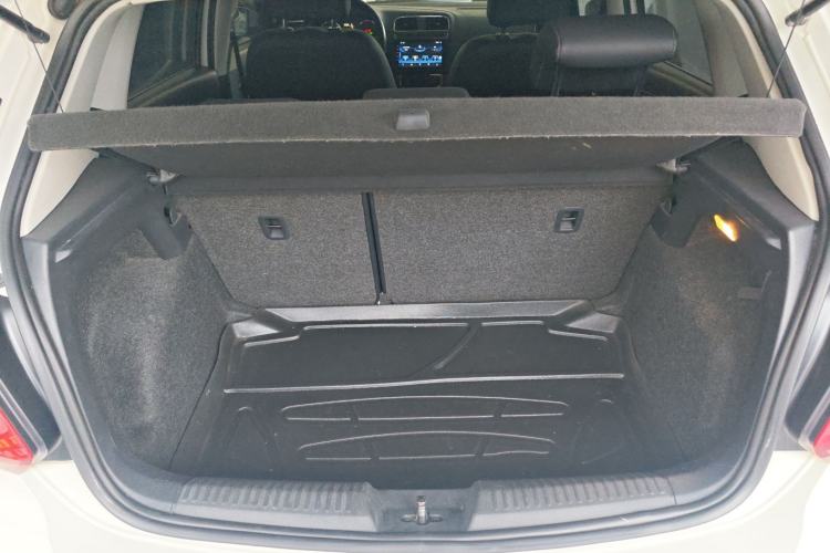 Used Volkswagen Polo 2016 1.6L Automatic Comfort Model
