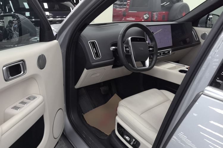 Used Li Auto L8 2023 Pro Model
