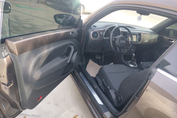 Used Volkswagen Beetle 2015 180TSI model
