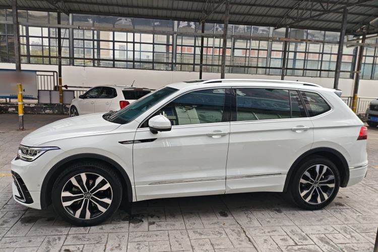 Used Volkswagen Tiguan L 2023 330TSI Automatic Two-Wheel Drive R-Line Enjoyment Edition
