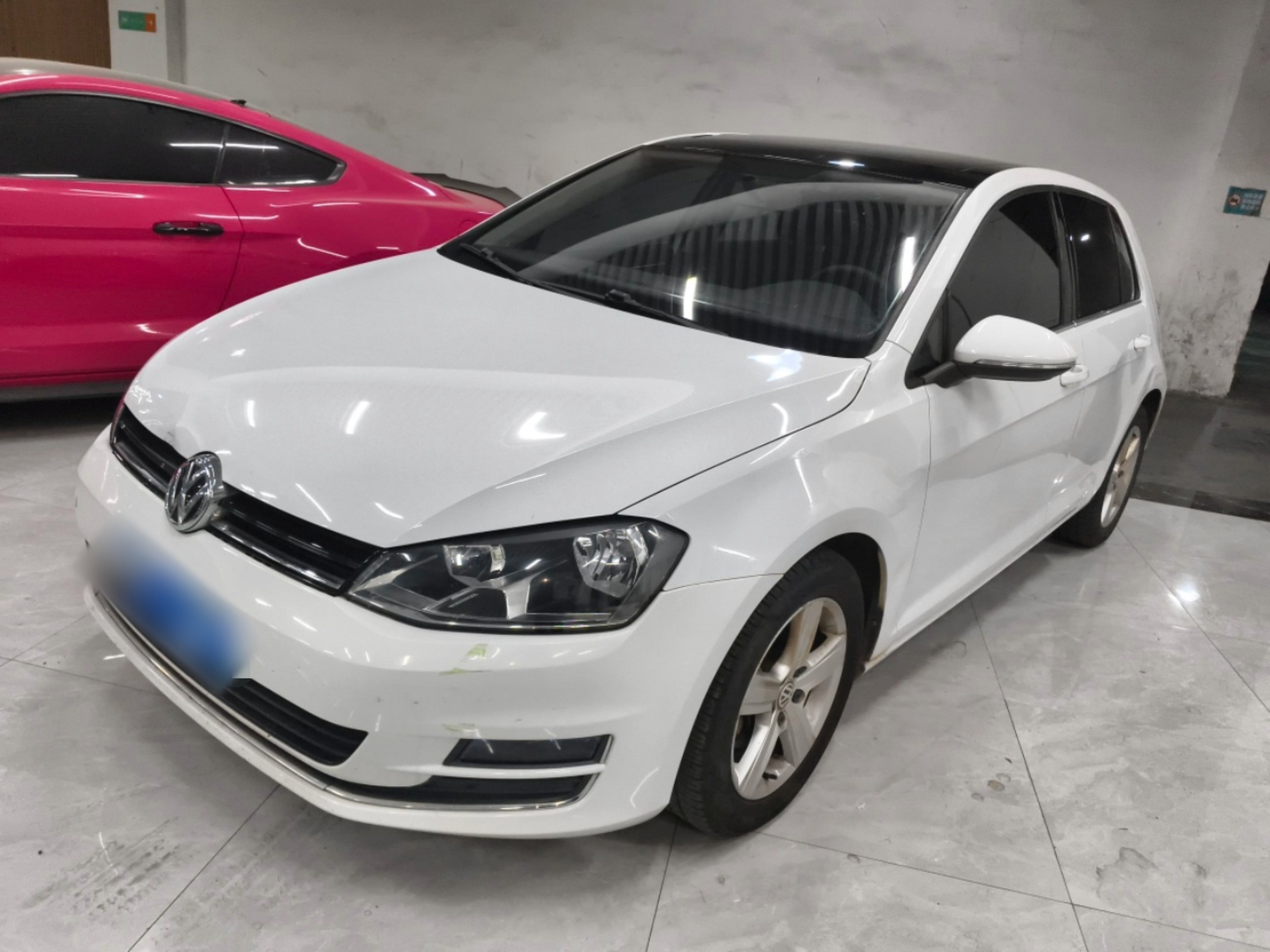 Под передней частью автомобиля