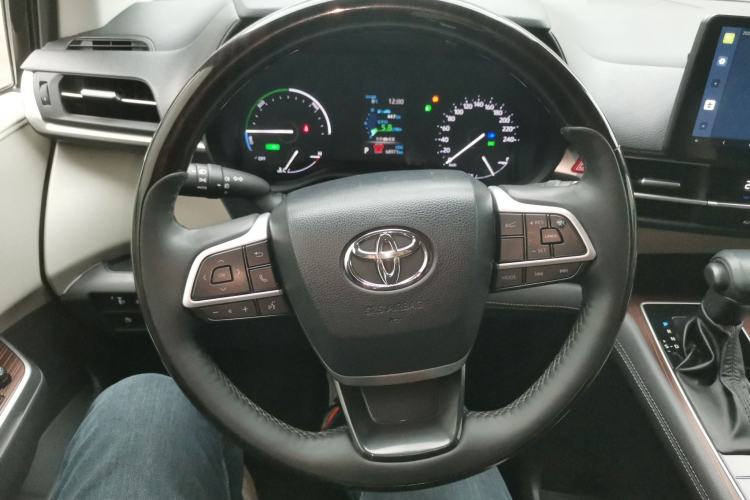 Used Toyota Sienna 2023 2.5L Hybrid Comfort Edition
